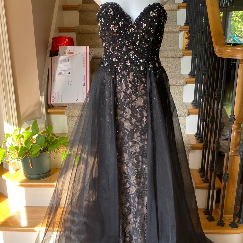 Stunning new black amd nude size 2